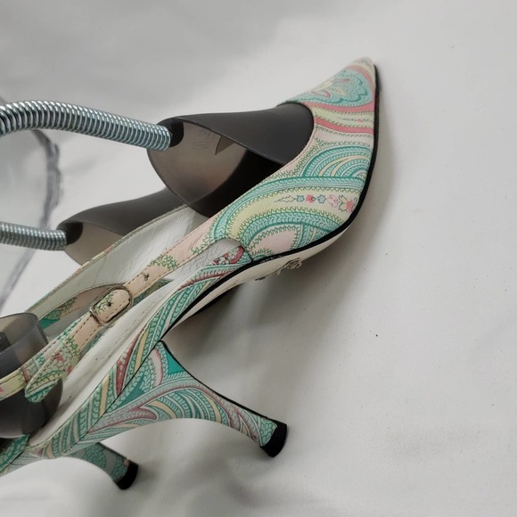 DOLCE & GABBANA PAISLEY PRINT SLINGBACK PUMPS - Picture 8 of 16